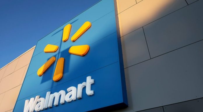Bargain hunters drive Walmart sales and outlook higher