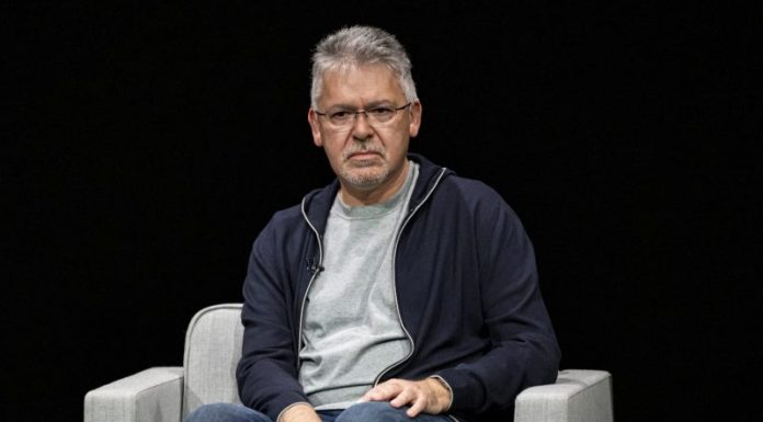 Apple’s AI chief abruptly steps down