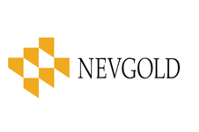 Nevgold Corp. (‘ NevGold ‘ or the ‘ Company ‘) ( TSXV:NAU,OTC:NAUFF) (OTCQX:NAUFF) (Frankfurt:5E50 ) is pleased to announce an updated Mineral Resource Estimate (‘ MRE ‘) for the Nutmeg Mountain gold project (the ‘ Project ‘, ‘ Nutmeg Mountain ‘) in Idaho.
<b> Key Highlights </b>
<b> Open-Pit, Oxide, Heap-Leach Gold Mineral Resource in the Western USA: 1.19 Mozs of Indicated Resources at 0.50 g/t Au </b> (74.2 Mt) and <b> 548 kozs </b> <b> of Inferred Resources at 0.34 g/t Au </b> (49.8 Mt). (Table 1, Figure 1, Figure 2)
<b> Higher Grade Mineralization Within the Resource: </b> increasing the cut-off grade from the base case of 0.20 g/t Au to 0.60 g/t Au, the Project has <b> 560 kozs of Indicated Resources at 0.92 g/t Au </b> , and <b> 85 kozs of Inferred Resources at 0.87 g/t Au </b> . The higher grade mineralization starts at surface as seen in Figure 2 and Figure 3, and is within the 0.20 g/t Au cut-off grade MRE. To date, the Company has not completed any mine scheduling studies on the MRE. Exploring for more potential high-grade mineralization will be a key focus as the project is advanced with further drilling and subsequent resource estimates.
<b> Significant Growth Captured Over Last 24 Months: </b> compared to the 2023 MRE, the base case pit-constrained indicated tonnage increased <b> by over 18% </b> and inferred <b> by over 100%, </b> with further upside identified with high priority drill targets.
<b> Mineralization Starts at Surface with Low Strip Ratio: </b> mineralization at Nutmeg Mountain starts at surface. The strip ratio of the project based on conceptual pit-shells is expected to be <b> less than 1:1 </b> , which is extremely low for an open-pit, oxide, heap-leach gold project. (Figure 2, Figure 3)
<b> Tier One Jurisdiction: </b> the Project is located in southwest Idaho, which is a favorable mining jurisdiction. (Figure 4, Figure 5)
<b> NevGold CEO, Brandon Bonifacio, comments: </b> <i> ‘This is another important milestone for NevGold and the Nutmeg Mountain gold project in Idaho as it further validates the quality of the asset located in a tier-one mining jurisdiction. We are pleased with the results of the updated MRE, as it illustrates the size and heap-leach grade of this at-surface, open-pit oxide gold project in the Western USA. The updated MRE also further validates the strong growth potential of mineralization at the Project, which remains open in multiple directions. We look forward to drilling the highly prospective targets that we have identified at surface and at depth. After completion of this MRE, we plan to advance to a Preliminary Economic Assessment (PEA) to further advance the Project to the next stage of development. We have an extremely favorable macroeconomic situation with the gold price and momentum in the US to advance high-quality, domestic mineral projects </i> <i> . </i> <i> ‘ </i>
<i> </i> <b> Table 1: Nutmeg Mountain – Open-Pit, Heap-Leach MRE </b> (see notes below)
<b> Cut-Off Grade </b> <b> Au g/t </b>
<b> Classification </b>
<b> Tonnes </b>
<b> Gold Grade </b> <b> Au g/t </b>
<b> Ounces Gold </b>
1.00
Indicated
5,433,000
1.31
230,000
1.00
Inferred
610,000
1.38
27,000
0.80
Indicated
10,061,000
1.12
362,000
0.80
Inferred
1,297,000
1.12
47,000
0.60
Indicated
19,025,000
0.92
560,000
0.60
Inferred
3,025,000
0.87
85,000
0.50
Indicated
26,353,000
0.81
688,000
0.50
Inferred
5,711,000
0.72
132,000
0.40
Indicated
37,167,000
0.71
844,000
0.40
Inferred
10,496,000
0.59
199,000
0.30
Indicated
52,556,000
0.60
1,014,000
0.30
Inferred
22,458,000
0.46
332,000
<b> 0.20 </b>
<b> Indicated </b>
<b> 74,205,000 </b>
<b> 0.50 </b>
<b> 1,186,000 </b>
<b> 0.20 </b>
<b> Inferred </b>
<b> 49,749,000 </b>
<b> 0.34 </b>
<b> 548,000 </b>
0.10
Indicated
95,465,000
0.42
1,294,000
0.10
Inferred
87,406,000
0.26
732,000
Notes:
Effective date of this mineral resource estimate is August 29, 2025.
All mineral resources have been estimated in accordance with Canadian Institute of Mining, Metallurgy and Petroleum definitions, as required under National Instrument 43-101 (‘ <b> NI 43-101 </b> ‘). The Mineral Resource Statement was prepared by Greg Mosher, P. Geo (Global Mineral Resource Services, ‘ <b> GMRS </b> ‘) in accordance with NI 43-101.
Mineral Resources reported demonstrate a reasonable prospect of eventual economic extraction through additional exploration, as required under NI 43-101. Mineral Resources are not Mineral Reserves and do not have demonstrated economic viability. There is no certainty that all or any part of the estimated Mineral Resources will be converted into Mineral Reserves. The potential development of the Mineral Resources may be materially affected by environmental, permitting, legal, marketing, and other relevant issues.
Mineral Resources are reported at a cut-off grade of 0.20 g/t Au for an open-pit mining scenario. Cut-off grades are based on a price of US$2350/oz gold, and a number of operating cost and recovery assumptions, including a reasonable contingency factor. Metallurgical recoveries of 80% were used. Densities based on lithology were assigned.
Ounce (troy) = metric tonnes x grade / 31.10348. All numbers have been rounded to reflect the relative accuracy of the estimate.
The quantity and grade of reported Inferred Mineral Resources are uncertain in nature and there has not been sufficient work to define these Inferred Mineral Resources as Indicated or Measured Mineral Resources. It is reasonably expected that many of the Inferred Mineral Resources could be upgraded to Indicated Mineral Resources with continued exploration, however, there is no assurance that further exploration will result in all or any part of the Inferred Mineral Resources being converted into Indicated Mineral Resources.
Tonnages and ounces in the tables are rounded to the nearest thousand and hundred, respectively. Numbers may not total due to rounding.
<i> Figure 1 – Plan view map of Nutmeg Mountain gold project. Black line outlines the larger unpatented Bureau of Land Management (BLM) project boundary, with orange outline defining patented claims and private leases which do not have limitations on disturbance acreage allowed, and can be drilled with a notice to the State of Idaho. Blue dashed lines represent identified targets based on numerous geological data layers and work completed at the Project </i> <i> . </i> <i> To view image please click here </i>
<i> Figure 2 – Cross-section looking north through the MRE block model with all blocks above a 0.10 g/t Au cut-off. Mineralization starts at surface, and there is further mineralization beneath the US$2350/oz pit-shell used in the MRE. </i> <i> To view image please click here </i>
<i> Figure 3 – Cross-section looking north through the MRE block model with 0.60 g/t Au cut-off. The higher grade mineralization is within the 0.20 g/t Au cut-off MRE and starts at surface. To date, the Company has not completed any mine scheduling studies on the MRE. </i> <i> To view image please click here </i>
<i> Figure 4 – Map of Washington County district in Southwest Idaho including the Nutmeg Gold Trend, and emerging Hercules Copper Trend. Nutmeg Mountain is approximately 30 km from the Hercules Copper Trend. </i> <i> To view image please click here </i>
<b> Nutmeg Mountain – Summary </b> Nutmeg Mountain is a low-sulphidation epithermal gold deposit located in southwest Idaho, approximately 20 kilometers east of Weiser, Idaho, and 120 kilometers northwest of Boise, Idaho. The Project is approximately 1,724 hectares in size, which is comprised of 210 federal unpatented claims, 12 patented claims, and 2 private leases. The Project has 940 core, reverse circulation (‘RC’), and rotary drill holes totaling over 71,625 meters of drilling.
<i> Figure 5 – Map of NevGold’s projects in the Western USA. </i> <i> To view image please click here </i>
<b> Nutmeg Mountain – Additional Exploration Potential </b> The work completed to date by the Company has identified several high priority drill targets for future drilling. Historical drilling was mainly focused on the outcropping and near-surface disseminated mineralization, which is primarily located on the patented mining claims and other privately owned ground. (Figure 1) NevGold has identified numerous additional near-surface gold targets on the unpatented mining claims surrounding the private ground. Additionally, the average drill hole depth at the Project is less than 75 meters, and to date the potential high-grade feeder veins typically associated with low-sulphidation epithermal gold systems have yet to be identified. Discovering additional near-surface disseminated gold mineralization and the potential high-grade feeder structures will continue to be the focus of NevGold’s ongoing exploration.
<b> Nutmeg Mountain Deposit Geology and Model </b> Nutmeg Mountain is a low-sulphidation epithermal gold deposit with exploration dating back to the 1980s. The Project is host to Miocene-age basalt and tuffaceous sediments, Payette Formation sandstone and siltstone, and lacustrine sedimentary rocks of the Pliocene-age Idaho Group.
Most gold mineralization that has been identified at the Project to date occurs within a north-trending graben, which is where most of the drilling has been concentrated. The graben is bounded by faults on the east and west, and sedimentary units change in thickness and character across the bounding faults. Mineralization is associated with multi-phase hydrothermal brecciation and veining, strong silicification, acid alteration, and faulting. Much of the surface alteration is composed primarily of opaline silica and appears to be replacement of Payette Formation sandstone.
There are four principal zones of mineralization. The Main Zone is the most significant in size and contains most of the gold in the MRE. Gold mineralization is hosted primarily in silicified Payette Formation sandstone that has been subjected to multiple phases of hydrothermal alteration, brecciation, and veining. The Main Zone mineralization occurs over a north-south distance of approximately 1,200 meters, a width from 250 to 500 meters, and a vertical thickness of up to 180 meters. Most of the gold in the MRE is situated in the top 75 meters of this vertical thickness, creating an opportunity to expand the resource vertically with further deeper drilling and additional data.
The North Zone underlies the narrow ridge crest at the north end of the Project, approximately 600 meters northeast of the Main Zone. In the North Zone, gold mineralization occurs as an oval, north-trending, tabular body that is up to 60 meters thick, approximately 335 meters long (N-S) and 150 meters wide. The Stinking Water Zone lies approximately 400 meters west of the North Zone and 600 meters north of the Main Zone. The Cove Creek Zone is located 600 meters southeast of, and approximately 170 meters lower than the Main Zone, with little to no surface expression.
<i> Figure 6 – Plan view map of Nutmeg Mountain gold project with geology summary. The red outlines define the mineralization at a 0.20 Au g/t cutoff. The gold dash outline represents areas with additional mineralization potential. </i> <i> To view image please click here </i>
<b> Drillhole Data and QAQC Procedures </b> Prior to the Company’s work, the Project was evaluated by several historical work programs starting in the 1980s including geological mapping, geochemical and geophysical surveying, several metallurgical bulk samples and 934 core, RC, and rotary drill holes totaling 70,254 meters. In early 2023, NevGold completed five core holes totaling 1,371 meters, four of which were located within the known envelope of mineralization. The data from these holes have been used in the MRE.
There is minimal documented QA/QC procedures or data available for drill programs prior to 2008. The Company drill program utilized full industry-standard survey control and QAQC programs and is designed to systematically validate as much of the historical drilling as possible through collar surveys, re-logging, and re-sampling.
<b> Reasonable Prospects of Eventual Economic Extraction </b> To support reasonable prospects for eventual economic extraction for the MRE, GMRS used the estimated block model to generate an optimized pit-shell using the following assumptions: a gold price of US$2350/oz, mining costs of US$2.20/tonne moved, processing costs including general and administration costs of US$5.50/tonne, heap-leach process recovery of 80%, and an overall pit slope angle of 50 degrees. Mining and processing costs are based on industry norms and benchmarking for this type of deposit and contemplated mining method.
<b> Environmental, Social, and Governance Opportunities </b> As part of its commitment to environmental, social, and governance (ESG) practices, the Company has commenced a review of alternate energy potential near the Project. These alternate sources include geothermal, solar, and wind power generation. In particular, the Project is in an area of high geothermal energy potential with two geothermal projects already operating nearby. There are also a number of solar and wind power generation projects in Idaho. The Company is actively considering collaboration agreements with alternate energy partners to assess opportunities to lower the carbon footprint at the Project.
<b> Technical Report </b> A technical report is being prepared on the Updated MRE in accordance with NI 43-101 standards, and will be available on the Company’s website and on SEDAR+ at www.sedarplus.ca within 45 days of the date of this news release. The MRE was prepared by independent mining consulting firm GMRS.
<b> Qualified Person Statements </b> Mr. Greg Mosher (P.Geo., M.Sc. Applied), Principle of GMRS is an independent ‘Qualified Person’ under NI 43-101 and responsible for the MRE. Mr. Mosher has prepared and approved the scientific and technical information related to the MRE contained in this news release.
Greg French, CPG, the Company’s Vice President, Exploration, and a ‘Qualified Person’ under NI 43-101 has also reviewed and approved the scientific and technical information contained in this news release.
<b> ON BEHALF OF THE BOARD </b>
<b> <i> ‘Signed’ </i> </b>
<b> Brandon Bonifacio, President & CEO </b>
For further information, please contact Brandon Bonifacio at bbonifacio@nev-gold.com, call 604-337-5033, or visit our website at www.nev-gold.com .
<b> About the Company </b> NevGold is an exploration and development company targeting large-scale mineral systems in the proven districts of Nevada and Idaho. NevGold owns a 100% interest in the Limousine Butte and Cedar Wash gold projects in Nevada, and the Nutmeg Mountain gold project and Zeus copper project in Idaho.
Please follow <b> @NevGoldCorp </b> on Twitter , Facebook , LinkedIn , Instagram , and YouTube .
<b> Neither the TSX Venture Exchange nor its Regulation Services Provider (as that term is defined in the policies of the TSX Venture Exchange) accepts responsibility for the adequacy or accuracy of this release. </b>
<b> <i> Cautionary Note Regarding Forward Looking Statements </i> </b>
<i> This news release contains forward-looking statements that are based on the Company’s current expectations and estimates. Forward-looking statements are frequently characterized by words such as ‘plan’, ‘expect’, ‘project’, ‘intend’, ‘believe’, ‘anticipate’, ‘estimate’, ‘suggest’, ‘indicate’ and other similar words or statements that certain events or conditions ‘may’ or ‘will’ occur. Forward looking statements in this news release include statements with respect to estimates of mineral resources, the Company’s future exploration plans with respect to the Project, the intention to complete future updated MRE’s and a PEA and the timeline for completion, and the upgrade of inferred mineral resources to indicated mineral resources. Such forward-looking statements involve known and unknown risks, uncertainties and other factors that could cause actual events or results to differ materially from estimated or anticipated events or results implied or expressed in such forward-looking statements, which include the dangers inherent in exploration, development and mining activities; the uncertainty of mineral resource estimates; not achieving an updated MRE, a PEA and other exploration goals or estimates; actual exploration or development plans and costs differing materially from the Company’s estimates; obtaining additional financing from time-to-time to continue operations; compliance with government regulation; stock market volatility that may adversely affect the price of the Company’s securities; and the ability to obtain and maintain any necessary permits, consents or authorizations required for mining activities. Any forward-looking statement speaks only as of the date on which it is made and, except as may be required by applicable securities laws, the Company disclaims any intent or obligation to update any forward-looking statement, whether as a result of new information, future </i> <i> events or results or otherwise. Forward-looking statements are not guarantees of future performance and accordingly undue reliance should not be put on such statements due to the inherent uncertainty therein. </i>
News Provided by GlobeNewswire via QuoteMedia
This post appeared first on investingnews.com
